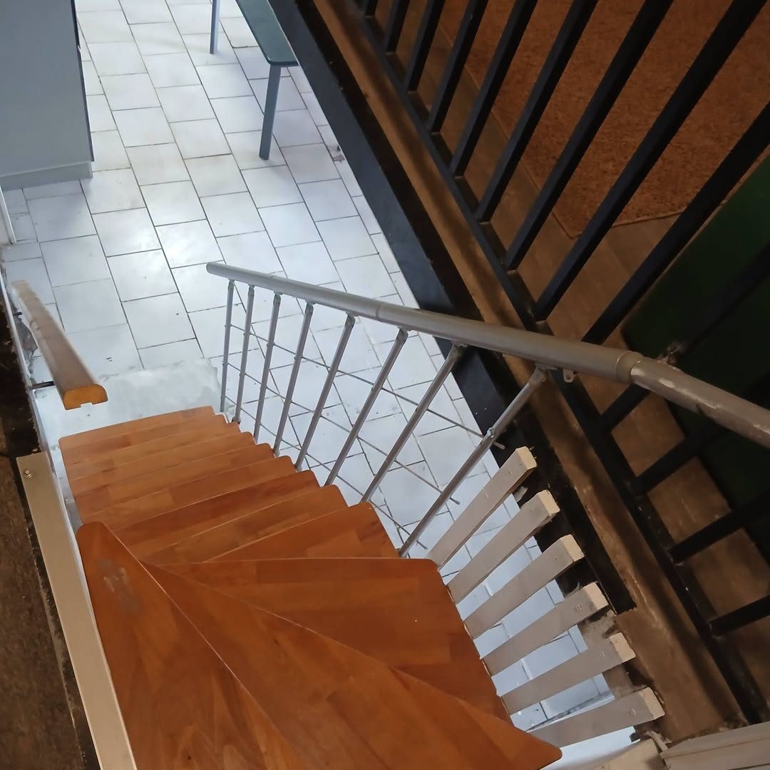 Escalier intérieur en bois et métal